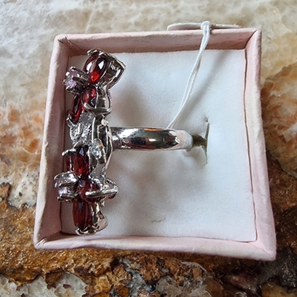 🆕️ Stunning Sterling Silver W/ 14k White Gold Overlay Garnet Flower Ring Sz 5.5 - Picture 3 of 7